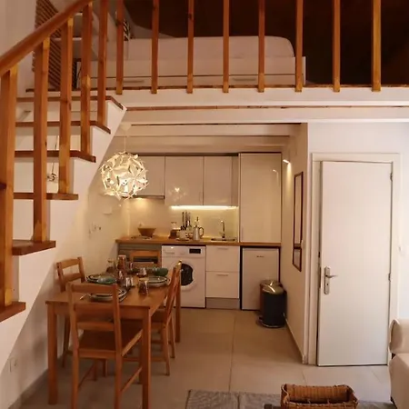 Διαμέρισμα Center Balcony Patio 2 *